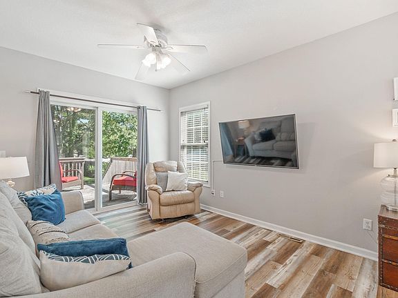 5th image of 2504 Rainbow Dr