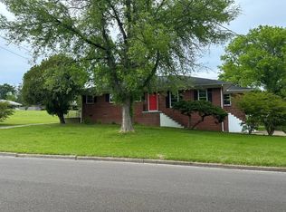 920 Eisenhower Dr, Tupelo, MS 38801