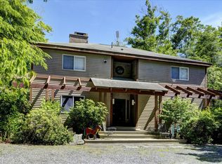 178 Chippewa Dr, Becket, MA 01223