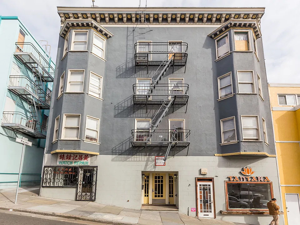 Building Photo 3