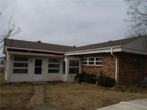 871 S Lake Rd, Springdale, AR 72762