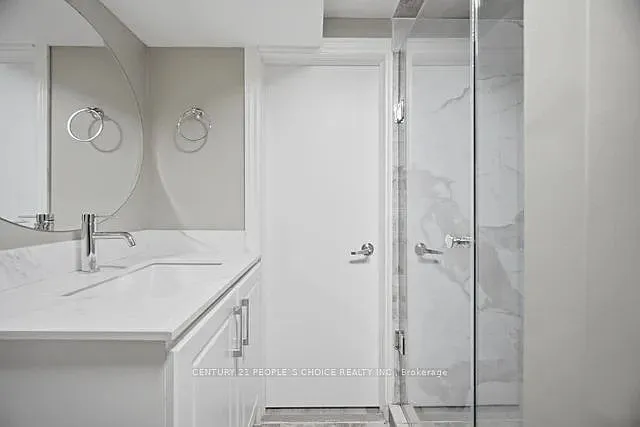 249 Burnhamthorpe Rd #-LOWER — Photo 13
