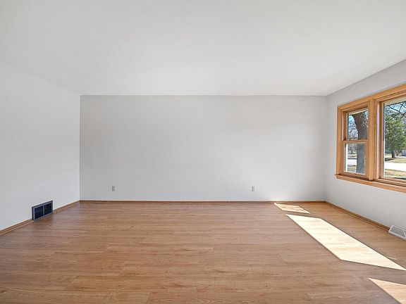 5th image of 4884 West Willow ROAD