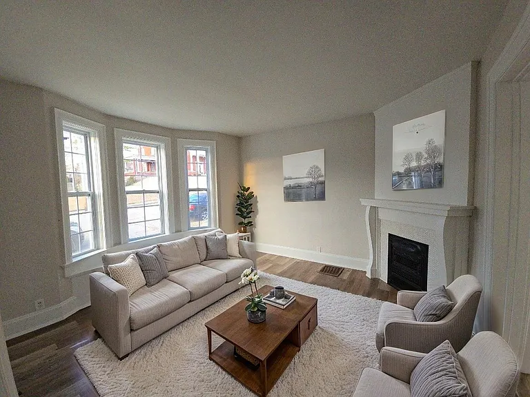 310 N C St — Photo 3