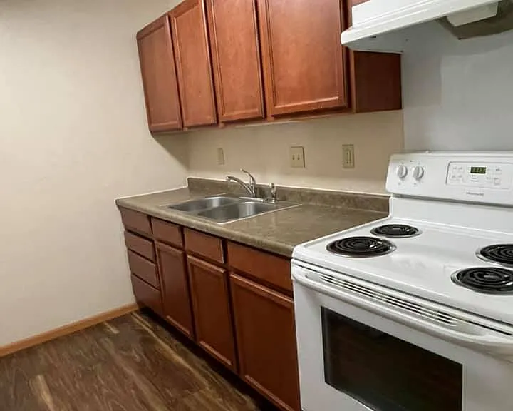 Nobles Square Apartments — Photo 16