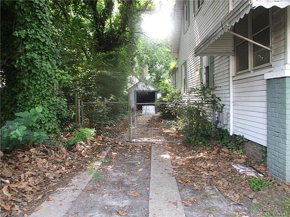 4th image of 2104 Elm Ave
