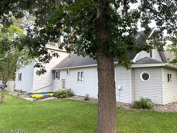 2nd image of 620 N Park St