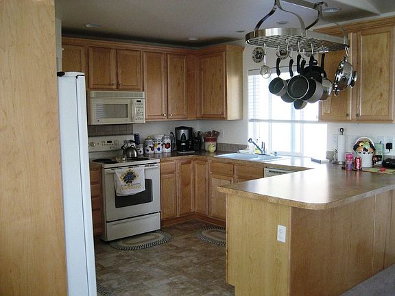 2nd image of 422 Oak Ln