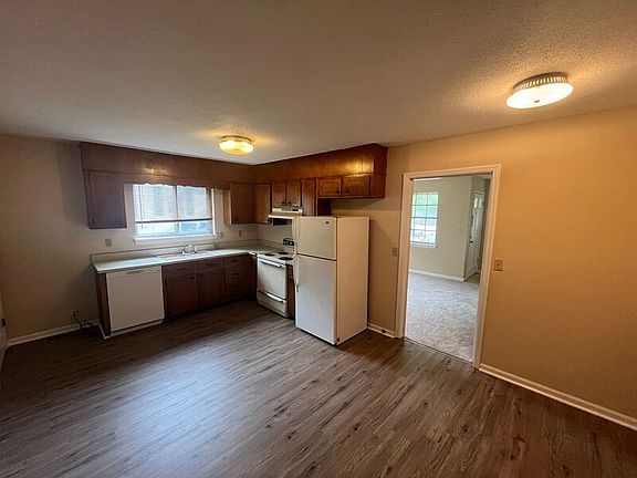 4th image of 307 Nye Dr