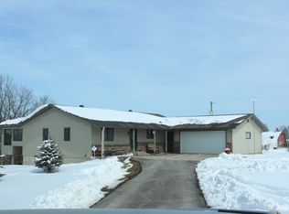 3154 The Old Rd, Decorah, IA 52101