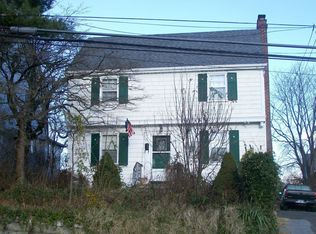 101 McLoughlin St, Glen Cove, NY 11542