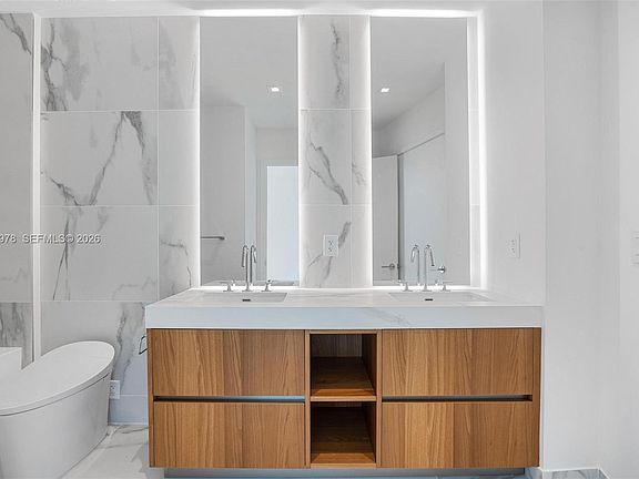 4th image of 1400 Biscayne Blvd #2507