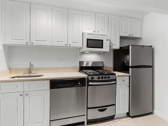 5th image of 200 E 17th St APT 5A