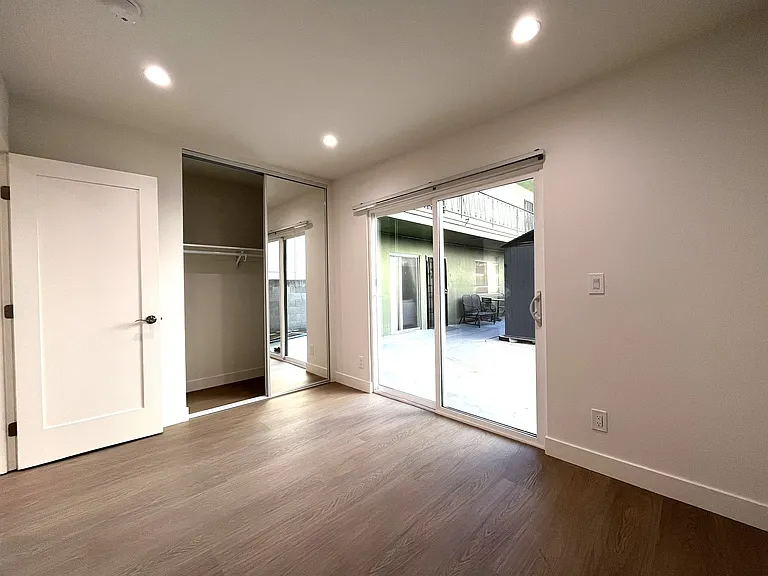 1734 Barry Ave #2 — Photo 8