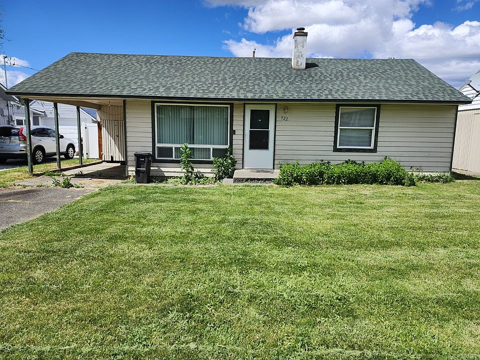 Front of house and yard area.