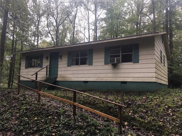 144 Cemetery Ave, Bloomingrose, WV 25024