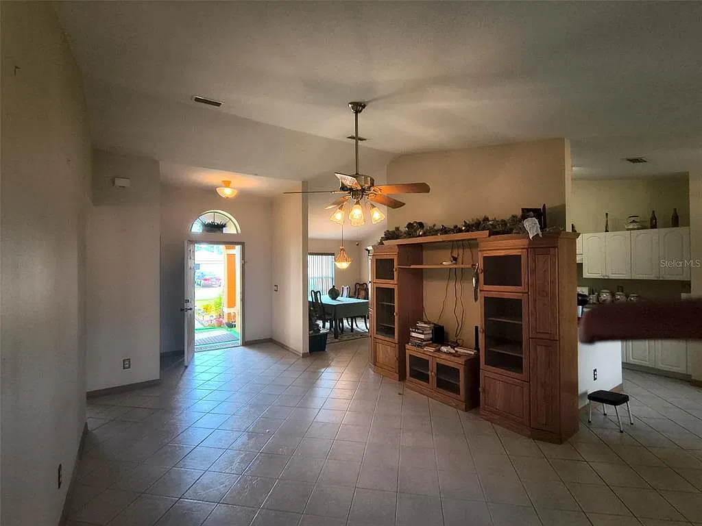 3 bed, 2.0 bath, 1614 sqft, $2,000 — Photo 4