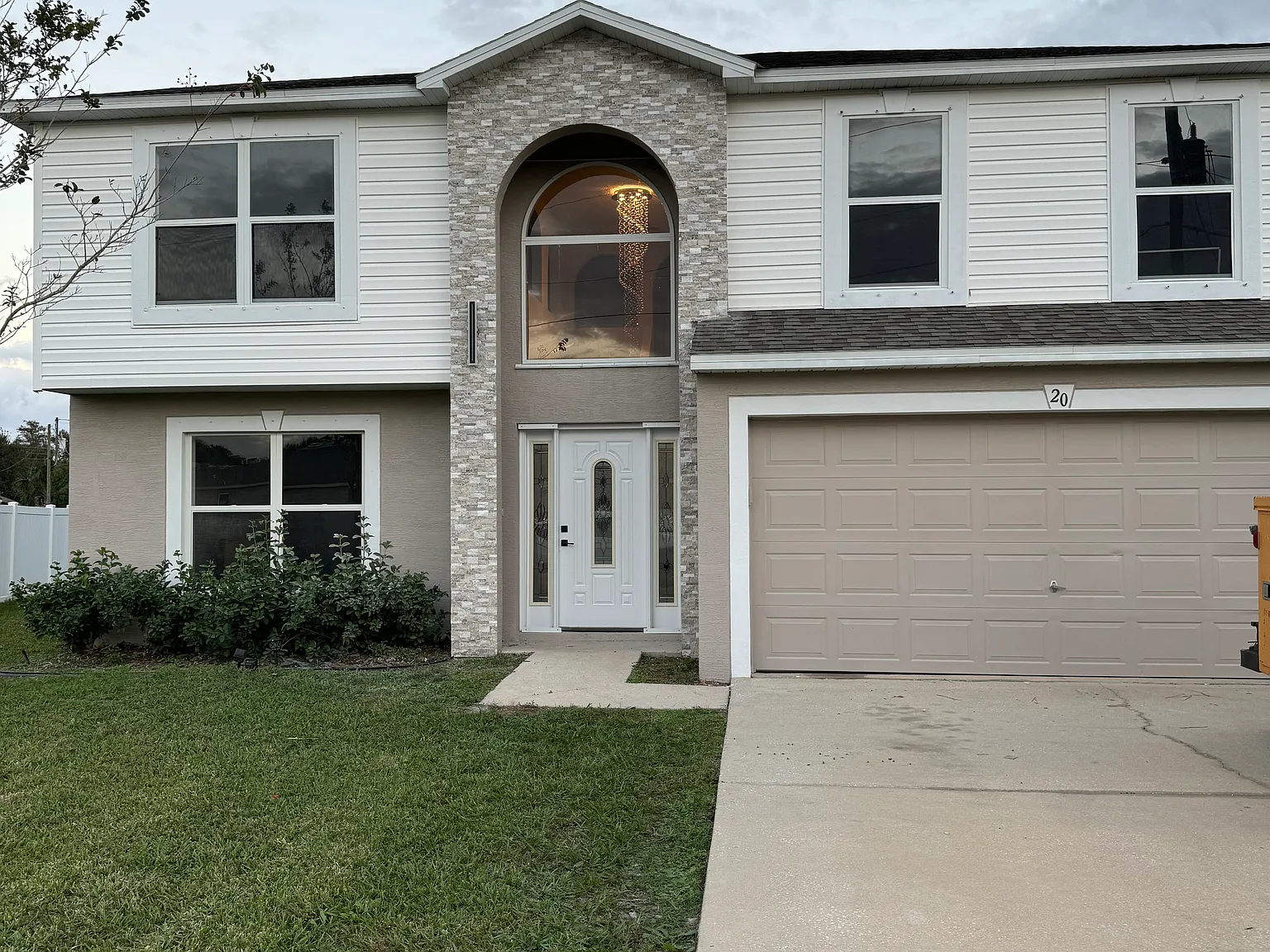 3 bed, 2200 sqft, $2,450 — Photo 2