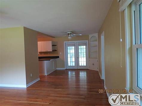 4th image of 837 Brookwood Dr
