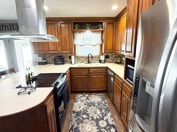 3rd image of 2351 Union Ave