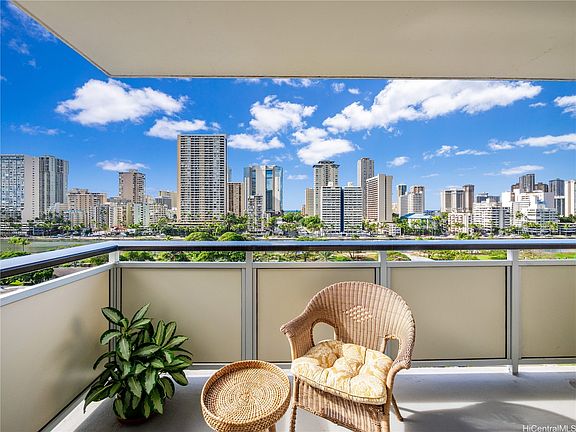 3rd image of 509 University Ave APT 1003