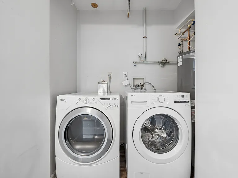 411 Old Oak Pl #1 — Photo 18