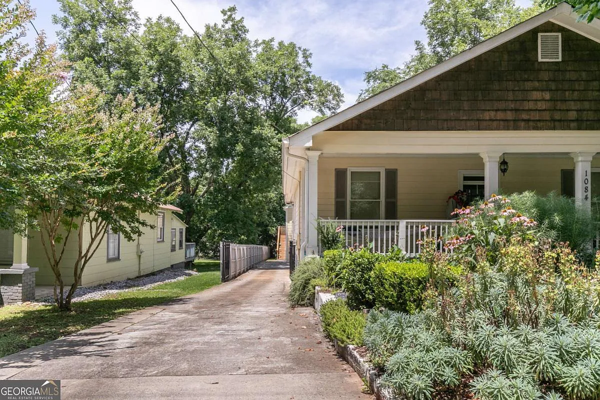 4 bed, 3.0 bath, $6,500 — Photo 2