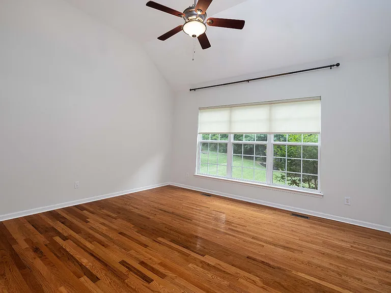 1204 Beech Hollow Dr — Photo 15