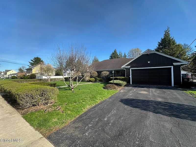 2nd image of 168 1st Avenue