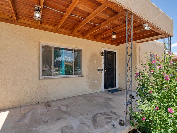 4th image of 913 Madeira Dr SE