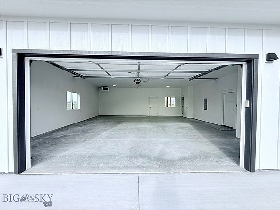 3rd image of 858 Accolade Loop