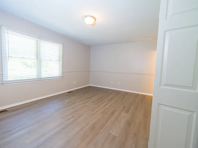 4 Astor Ct — Photo 12