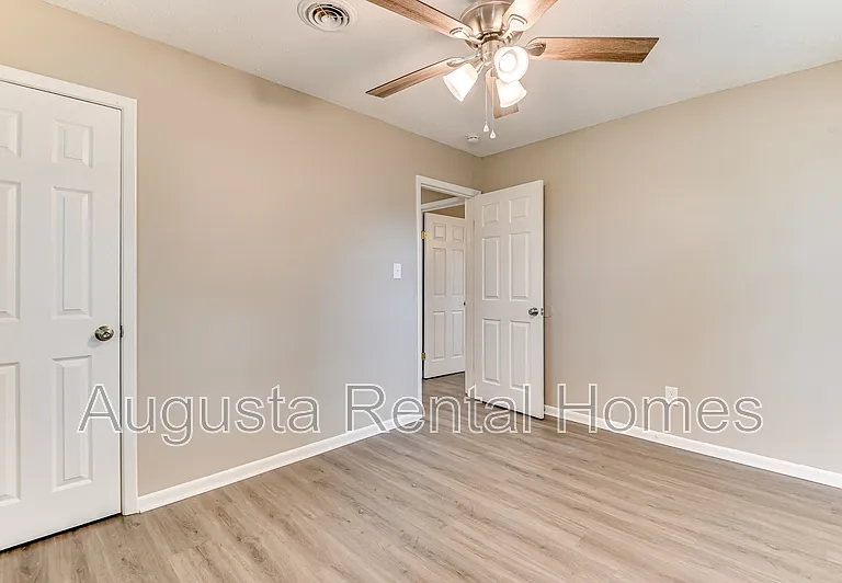 2328 Prague Ct — Photo 25