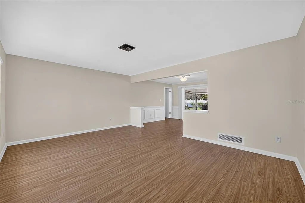 3 bed, 2.0 bath, 1696 sqft, $2,200 — Photo 4