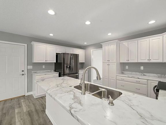 4th image of 4006 N Easy Living Ave