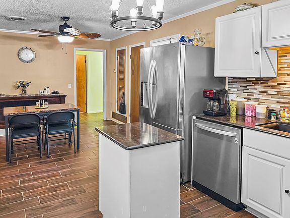 4th image of 306 Grandview Dr