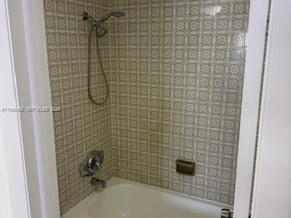 3545 NE 167th St APT 503, North Miami Beach, FL 33160