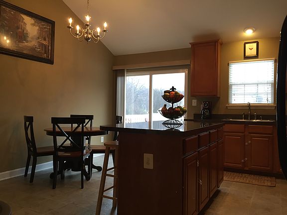 3rd image of 171 Margate Dr