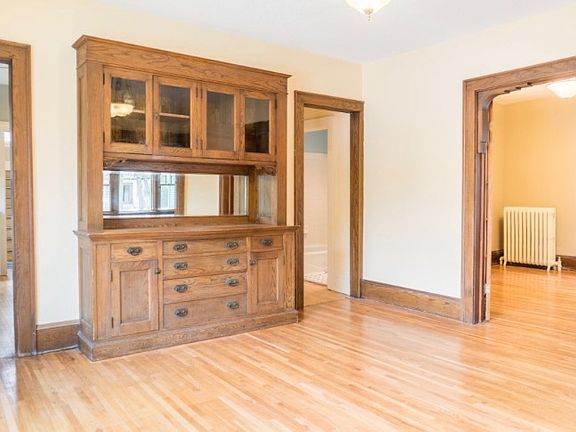 4th image of 4056 Pillsbury Ave S