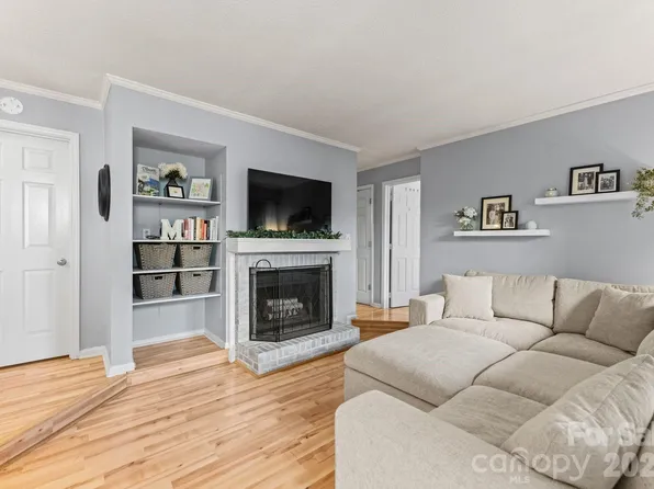 1109 E Morehead St APT 16, Charlotte, NC 28204