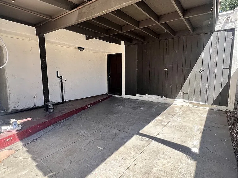 484 W 25th St — Photo 36
