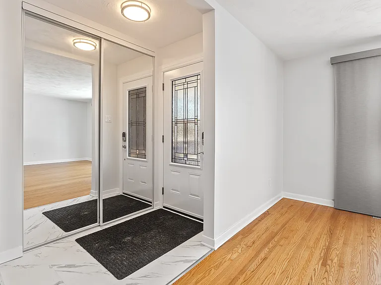 1263 Cobden Rd #1 — Photo 3