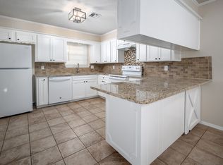 200 E Blossom Dr, Midwest City, OK 73110