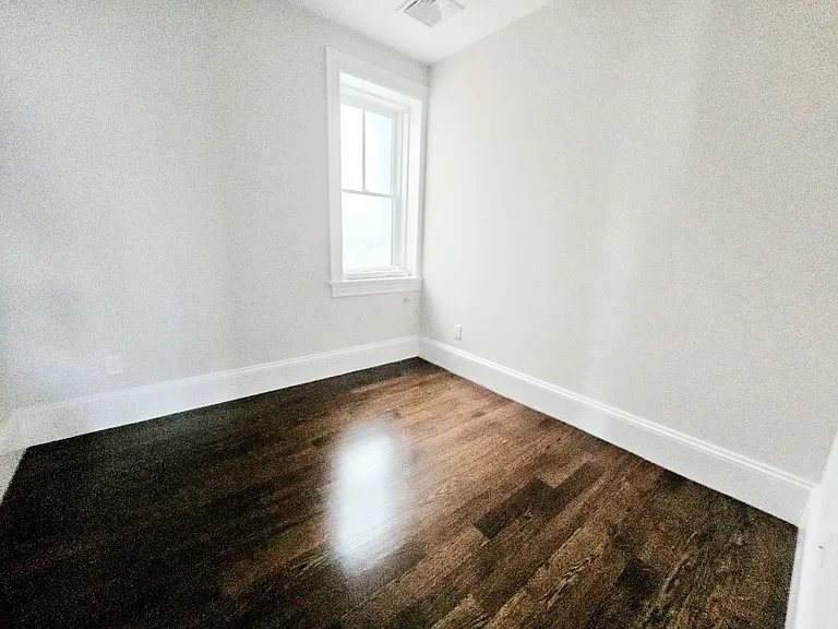 2044 Beacon St #9 — Photo 14
