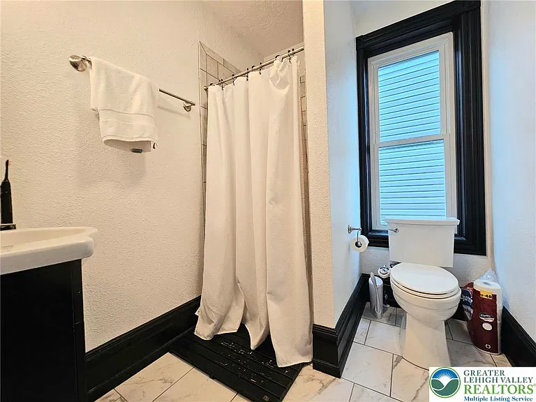 835 W Berwick St — Photo 17