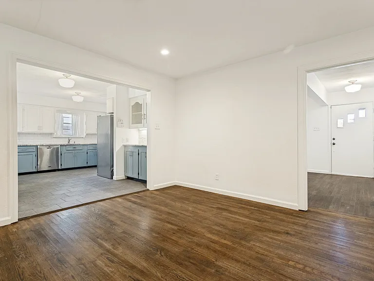 428 E Spring Valley Rd — Photo 10