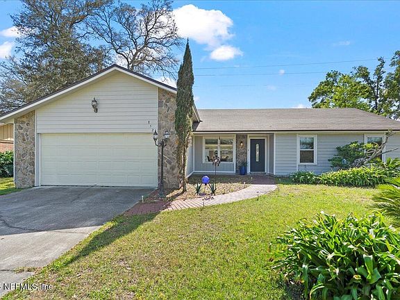 2nd image of 852 MAPLEWOOD Lane