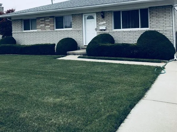 8457 Potomac Ave, Center Line, MI 48015