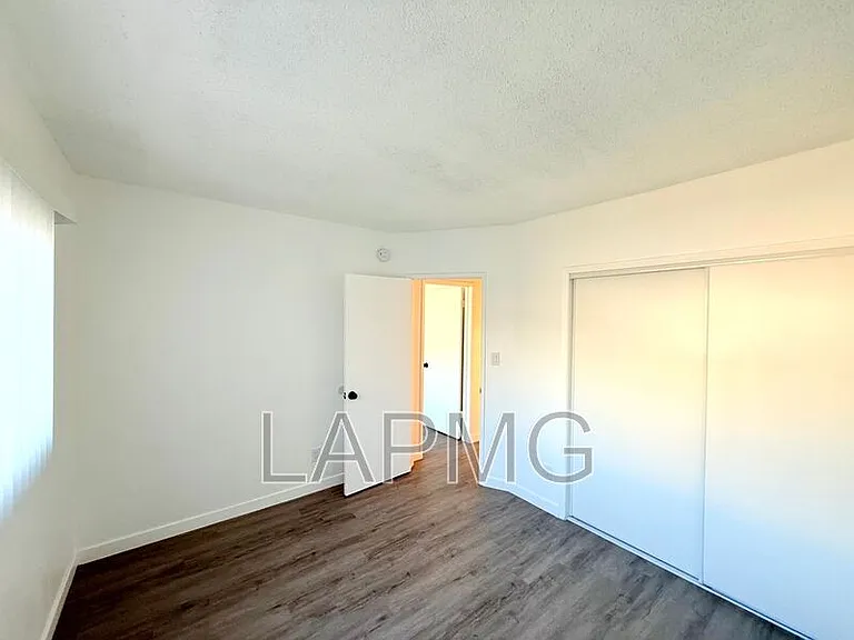 1426 S Point View St #5 — Photo 14
