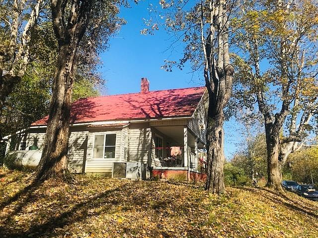 2nd image of 240 Hunters Ridge Rd